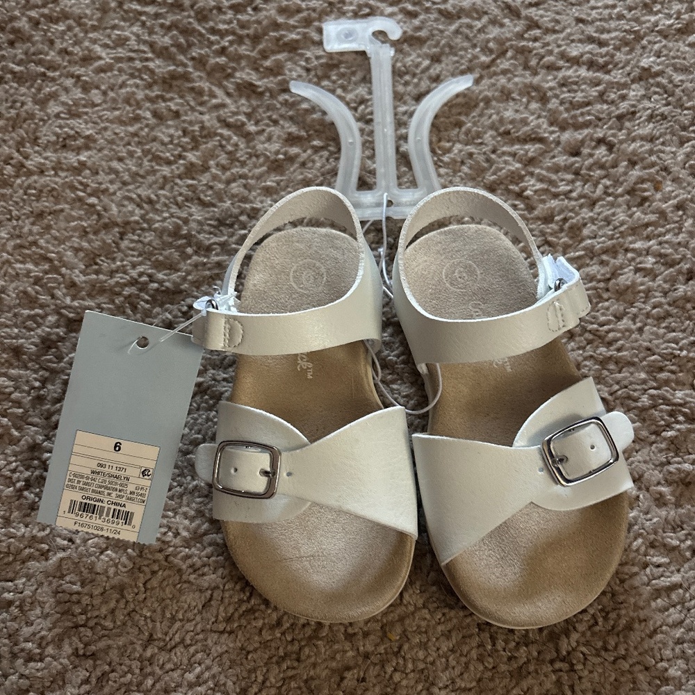 Brand new size 6 sandals never worn